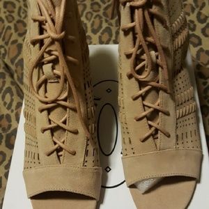 Chic brand NIB peeptoe booties